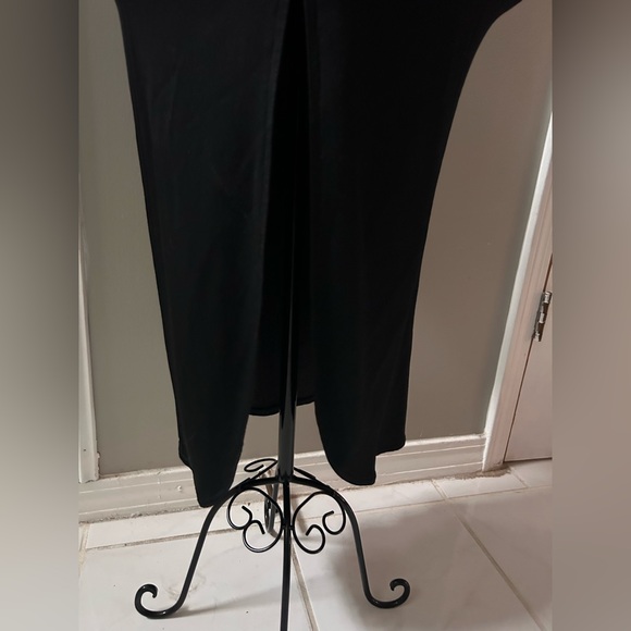 VTG Women’s 80s Elegant Black and White Halter Formal Dress. NYE Cocktail Dress - Picture 5 of 16